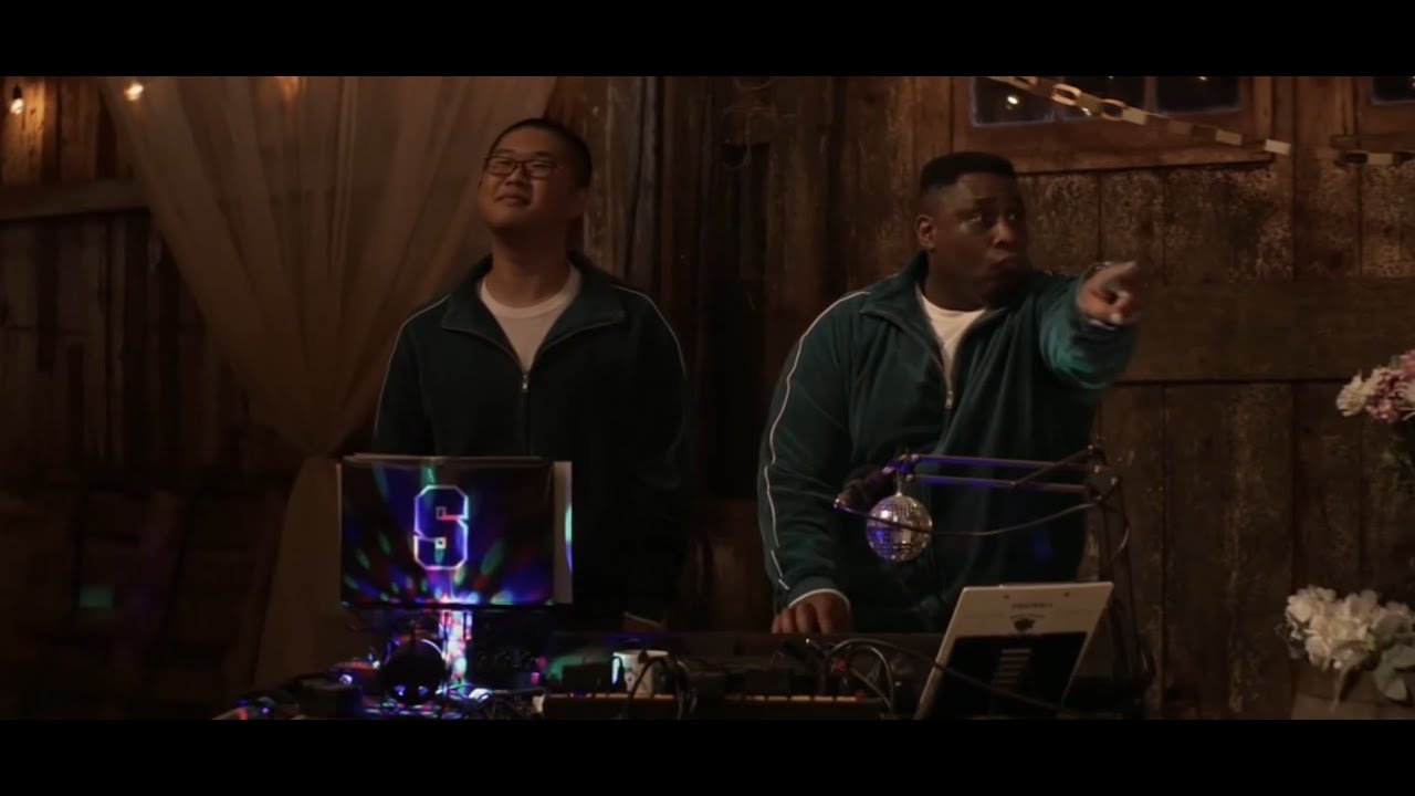 Superman & Lois 4x04 - Chrissy and Kyle agreed to stay together and DJ” Gaines 80s style music