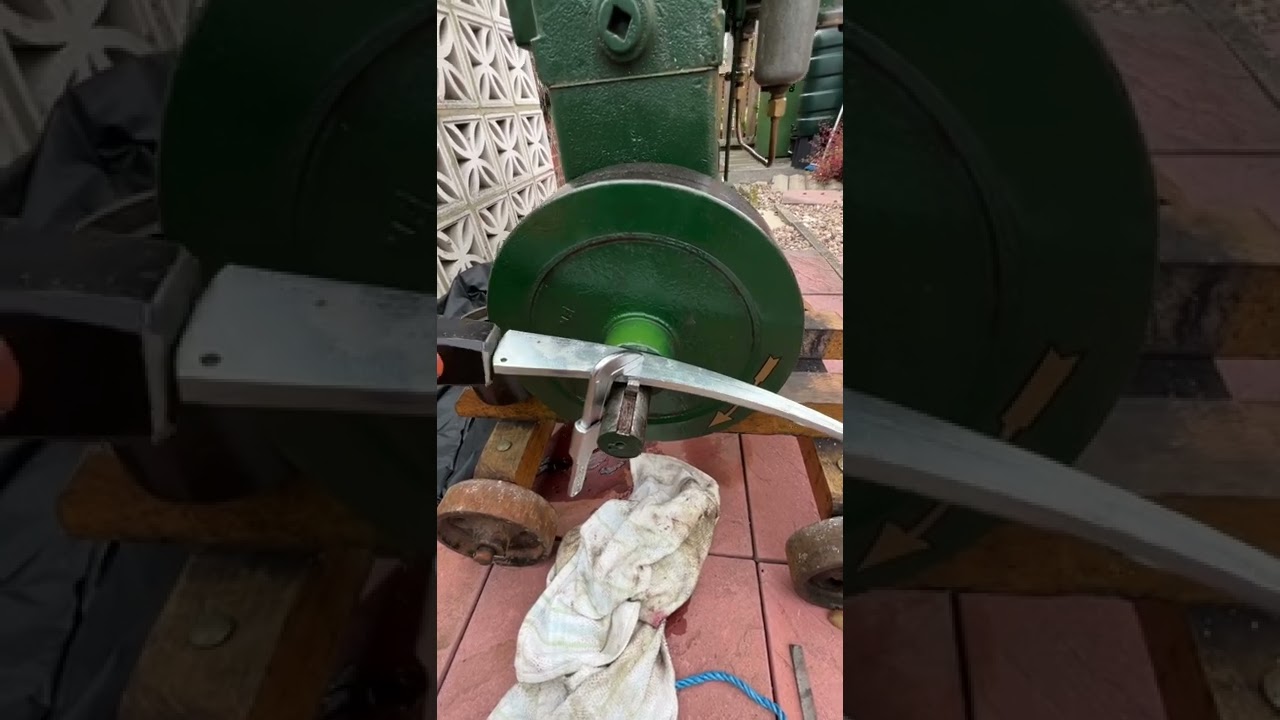 Lister DH flywheel removal. Correct tools make for less effort