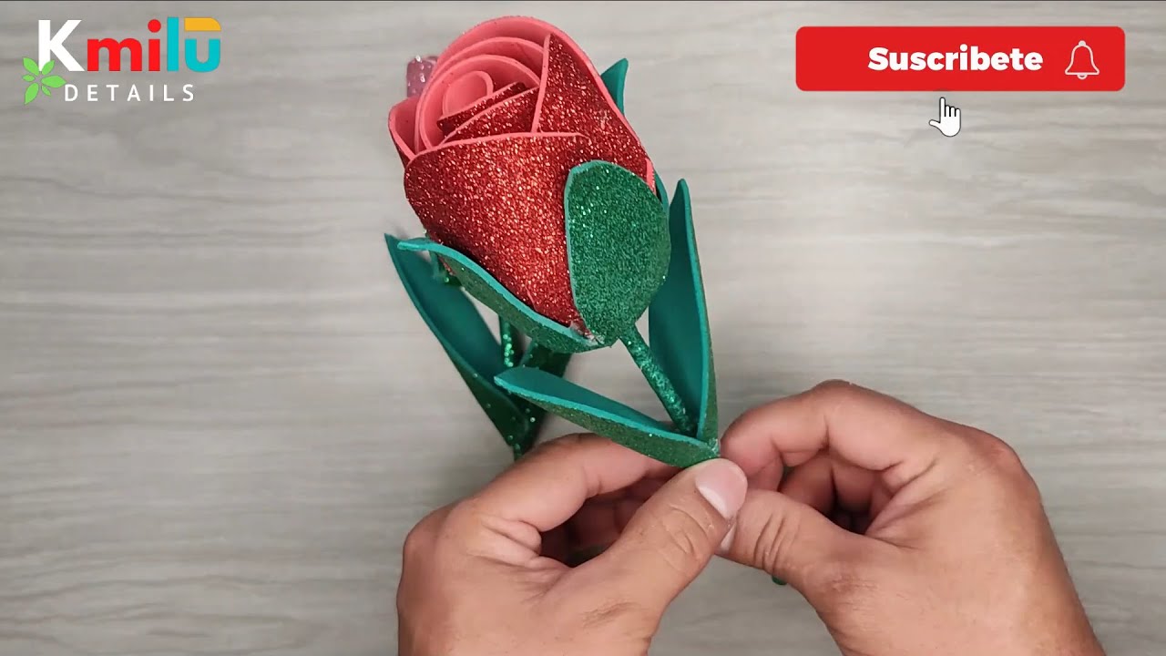 Como hacer lindas Rosas en Foami con circulos FÁCIL 🌷🌷 How to make flower?