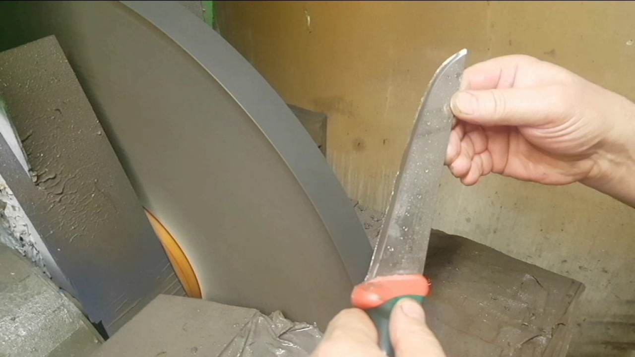 1. Come affilare un coltello con la mola ad acqua!