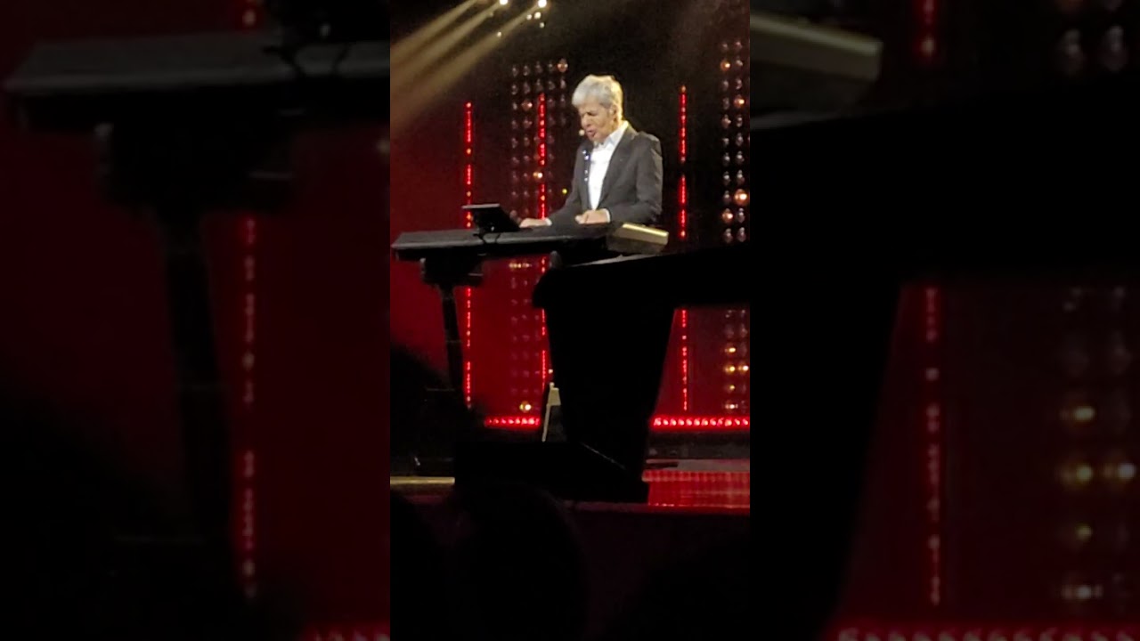 Baglioni a Bologna 17.3.2025 - Medley: Io me ne andrei + E adesso la pubblicità + Via