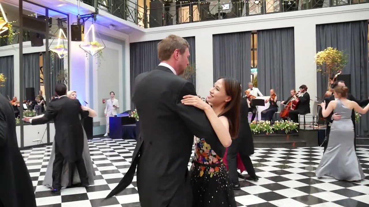 Openingswals Tulpenbal 2023 in Grand Hotel Krasnapolsky met Z.K.H. Kroonprins Leka II van Albani&euml;