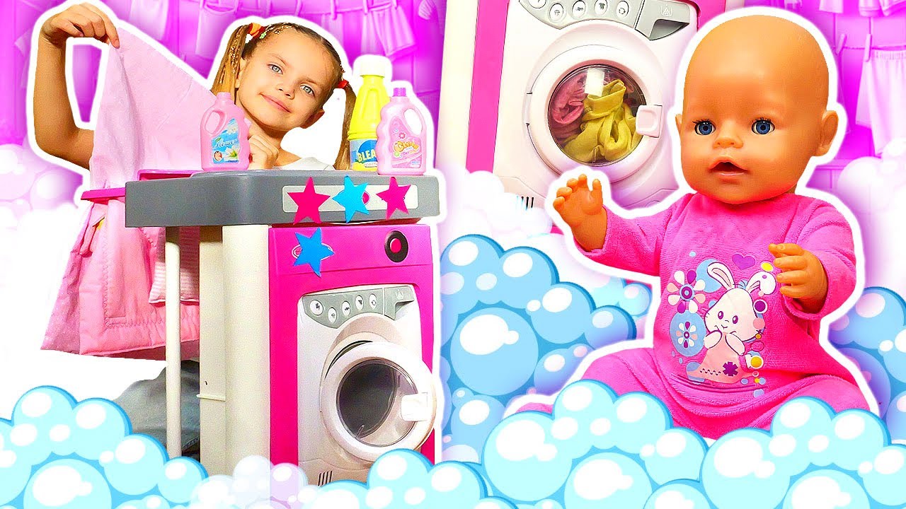 Time to wash the doll's laundry in a toy washing machine! Change the laundry in the doll's crib.