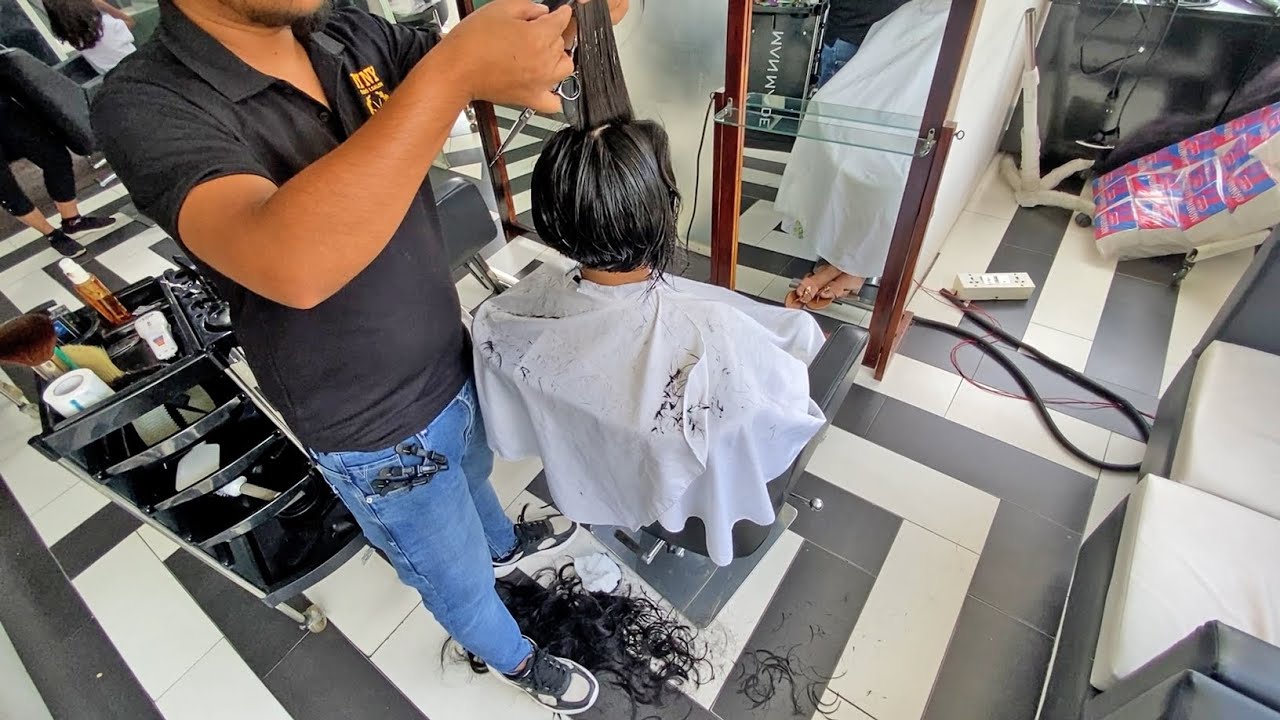 She just came to accompany her friend and daughter for a haircut, BUT..!!!