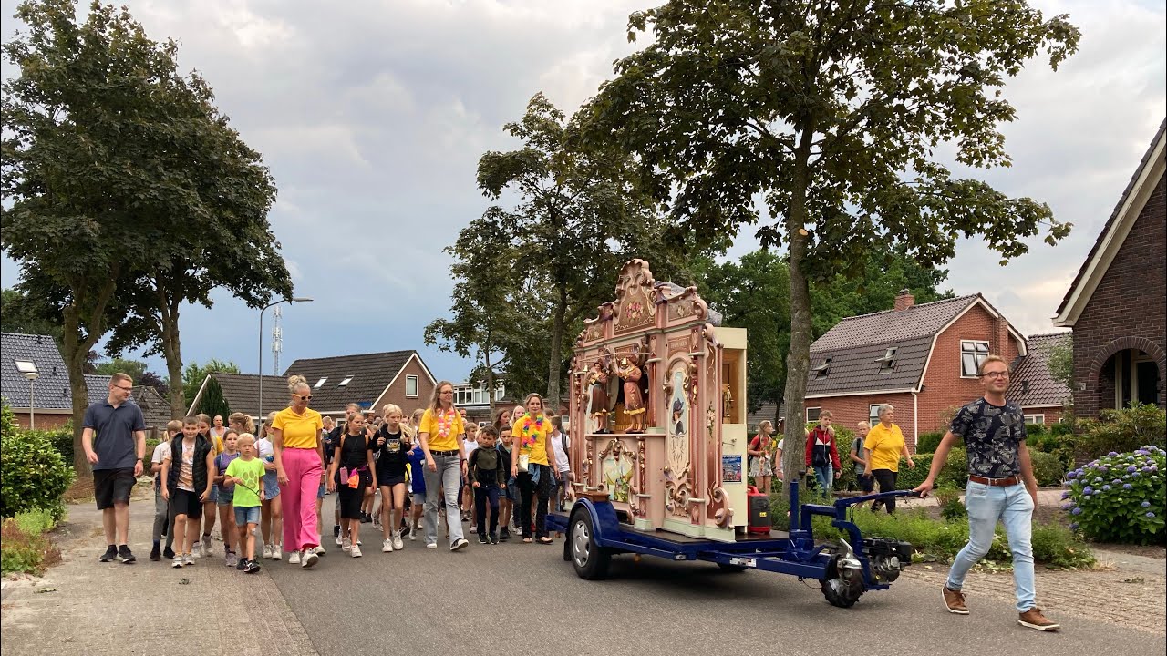 Diverse draaiorgels op verschillende opdrachten