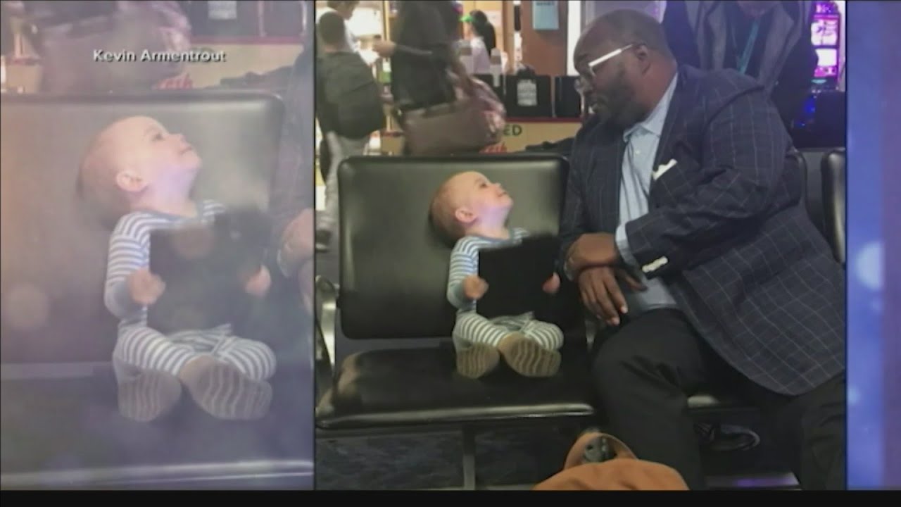 Photo of toddler and stranger bonding in airport goes viral