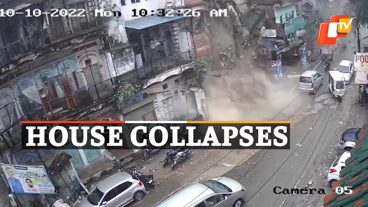 Caught On Cam House Collapse in Ayodhya, Narrow Shave For People