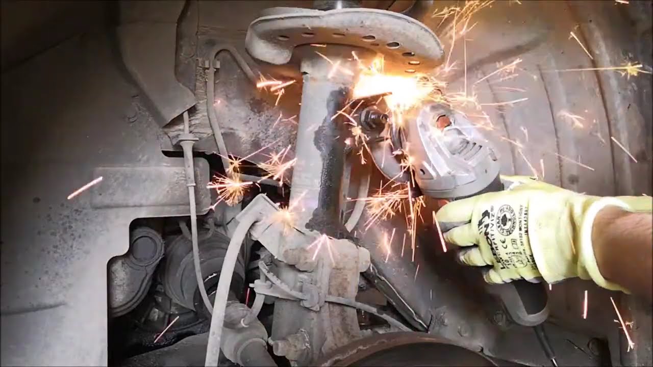 Remplacement de la biellette de barre stabilisatrice Nissan Qashqai 2007 à 2013