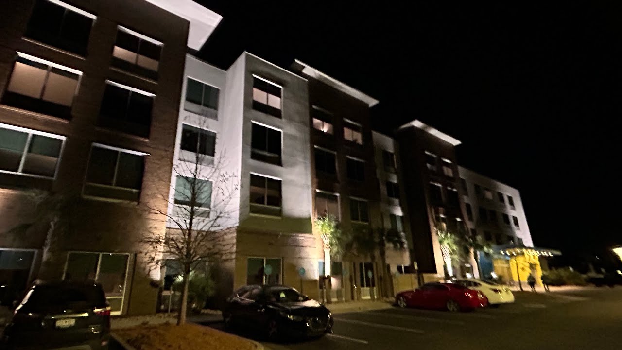 Видеообзор номера 427 в отеле Tru By Hilton Charleston Mount Pleasant в городе Маунт-Плезант, шта...