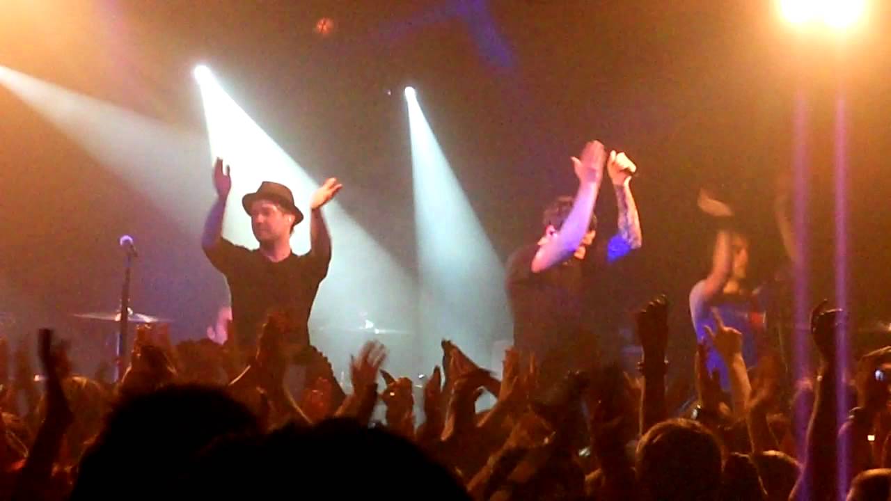 I'd Do Anything - Simple Plan (Relentless Garage - 8th June 2011)