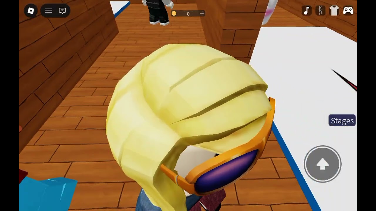 Jugando a escapa de la cabeza gigante (ROBLOX)