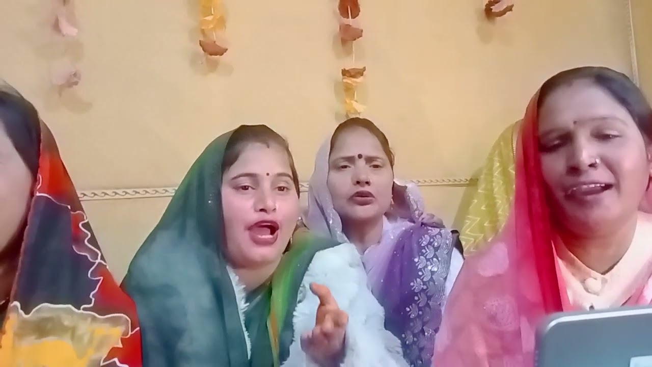 सीनूलोकगीत बहुत ही सुंदर नाच गीत आप सब कमेंट में जरूरबताना हमारे ससुर जी के शान हो तीनों मांगे नदी