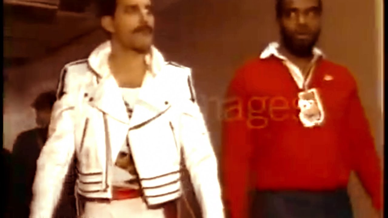 Freddie Mercury Arrives On Stage In Los Angeles (September 1982)