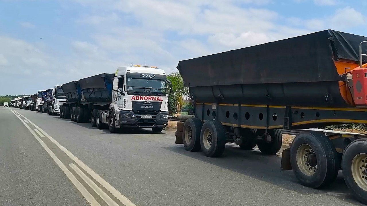 Long Line of Trucks at Komatipoort