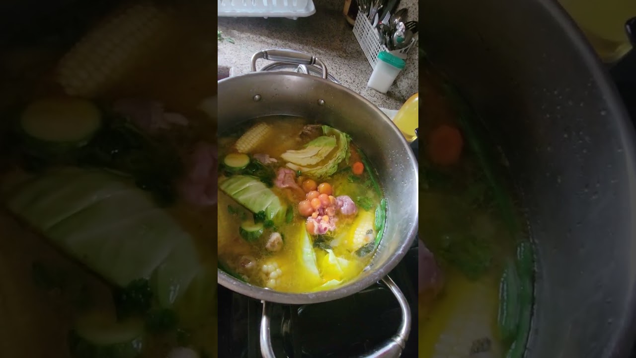 Un rico caldo de gallina 