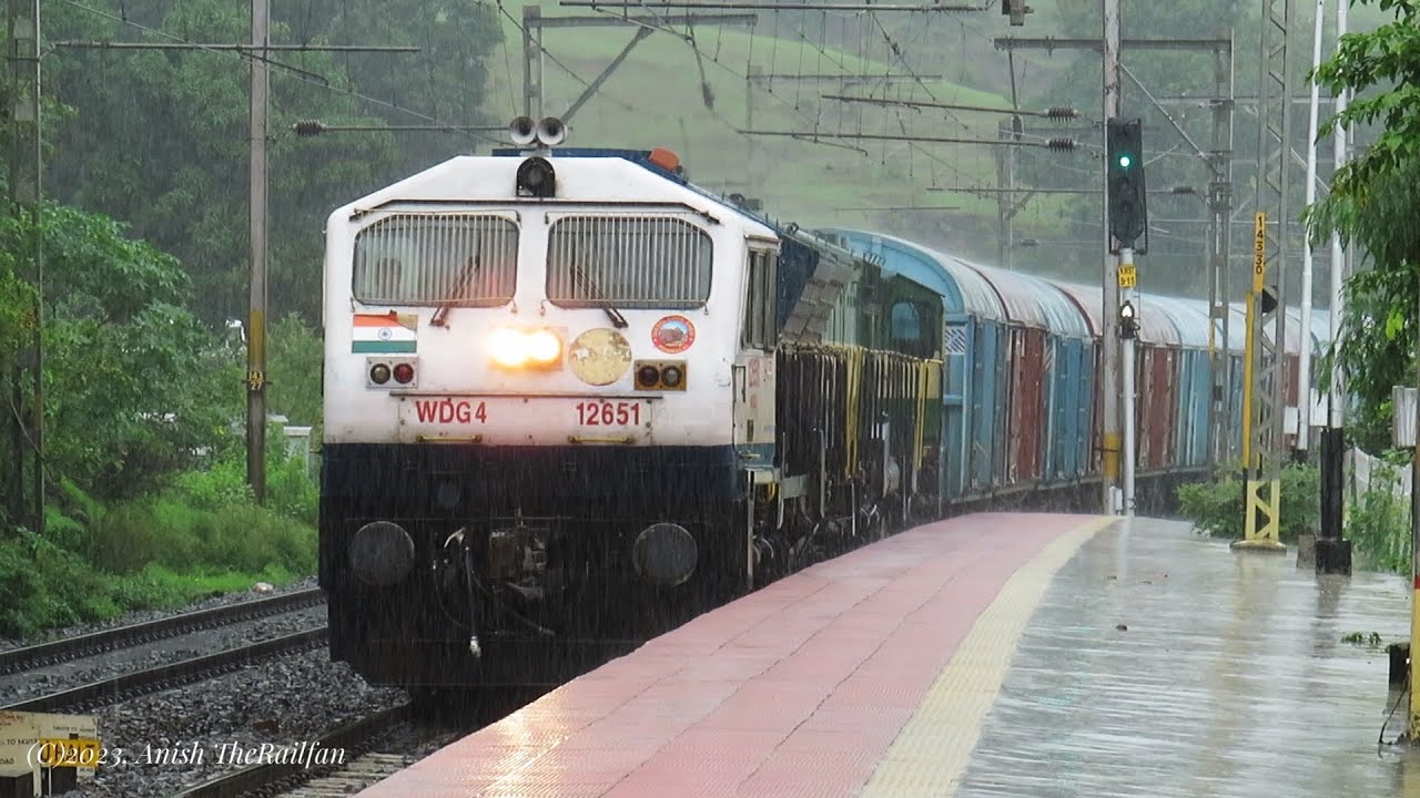 Metal Snakes of Bharatiya Railways | Freight Trains at Kamshet | EMD locos in action.