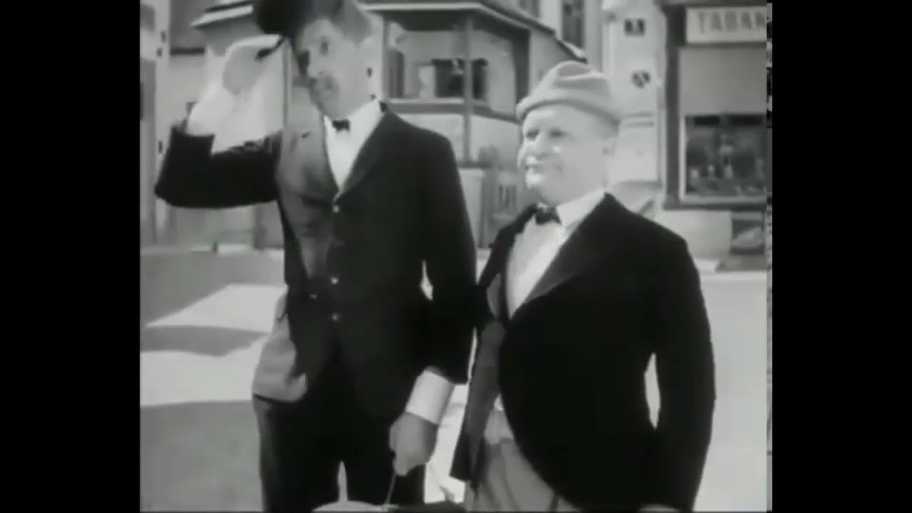 Ein bisschen Singsang und gute Kameradschaft  (Robert Stolz) -  Pat und Patachon