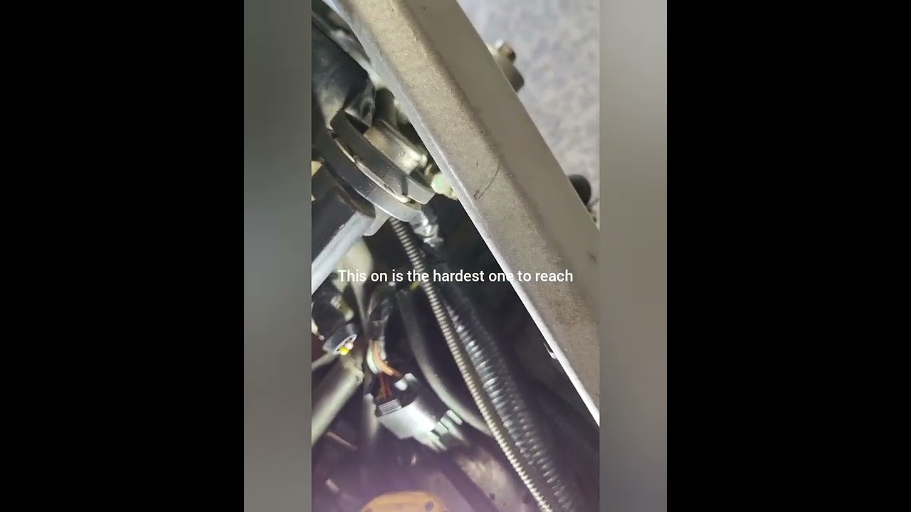 Installing Idle Air Control Valve ( IACV ) Hoses on a Triumph TT600 or Speed Four