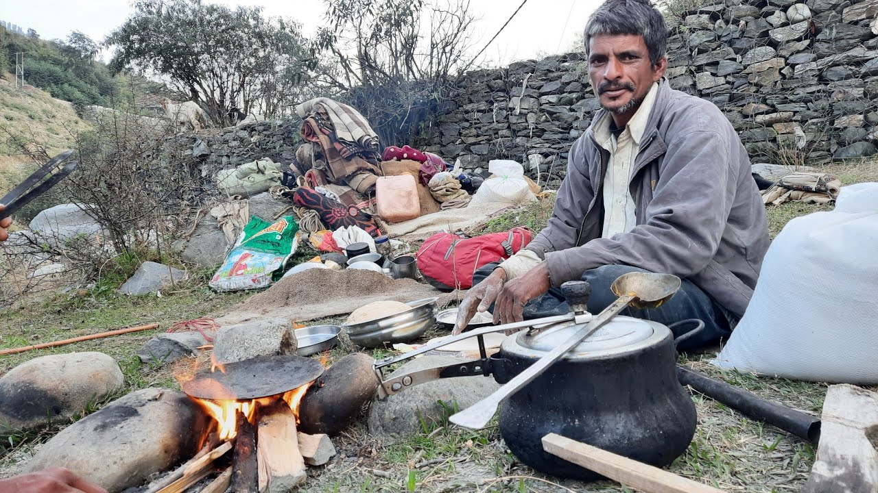FOREST CAMPING WITH NOMADIC SHEPHERD'S IN HIMACHAL PRADESH ||Himachali life||Night Camping. HIMACHAL