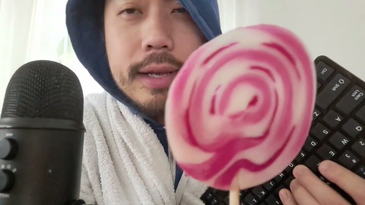 ASMR GIANT LOLLIPOP (EATING SOUNDS, KEYBOARD SOUNDS & NO TALKING)