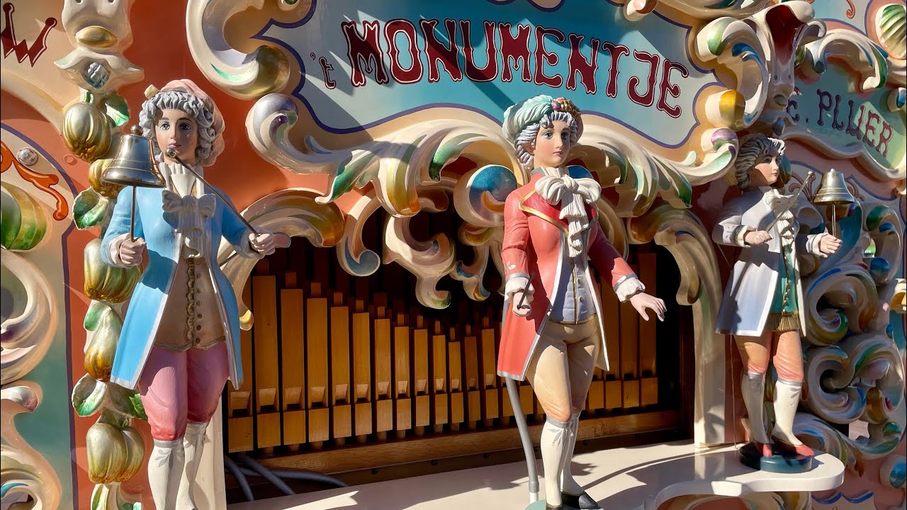 Draaiorgel het Monumentje in Delfzijl speelt een medley van Rob de Nijs