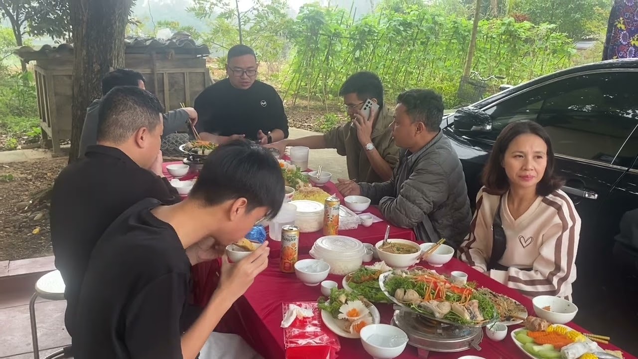 Cháu chát Nội ngoại đoàn viên ngày giỗ cụ Hoàng Thị Nho.