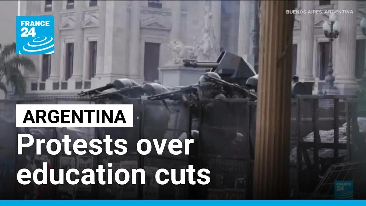 Argentine demonstration over education cuts ends in clashes &bull; FRANCE 24 English