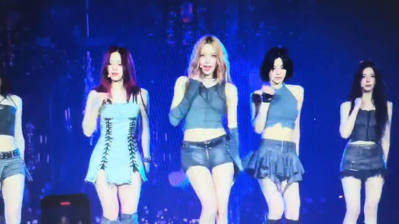 Itzy concert performing imaginary friend performance live on stage 