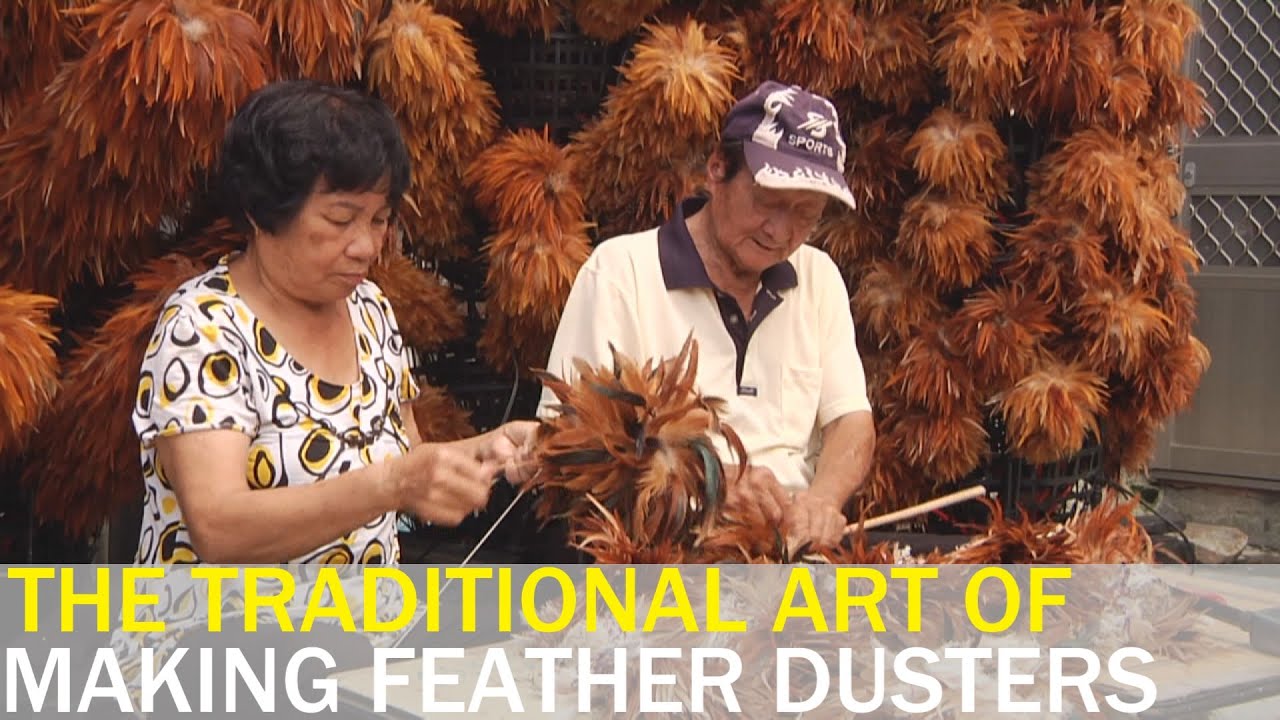 Senior continues craft of hand making feather dusters | Taiwan News | RTI