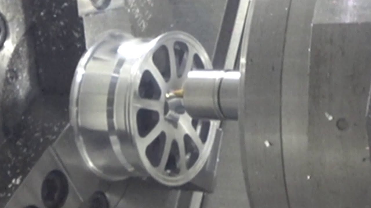 OKUMA Multus U3000 2SW 1500 - obrábění ALU kola
