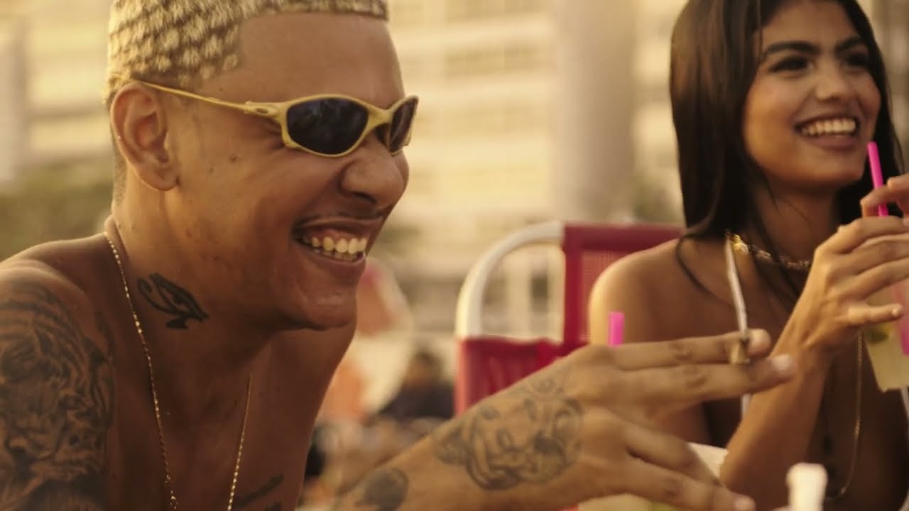 Um p&eacute; no ch&atilde;o, outro no sonho - AR Baby ( Video Clipe)