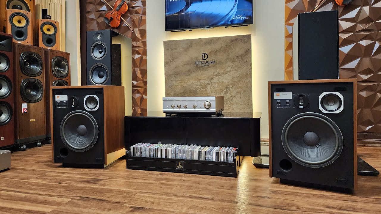 Combo nghe hay bầy đẹp. Amply Luxman L500 kết hợp với loa JBL L65A chất âm hay thiết kế sang trọng.