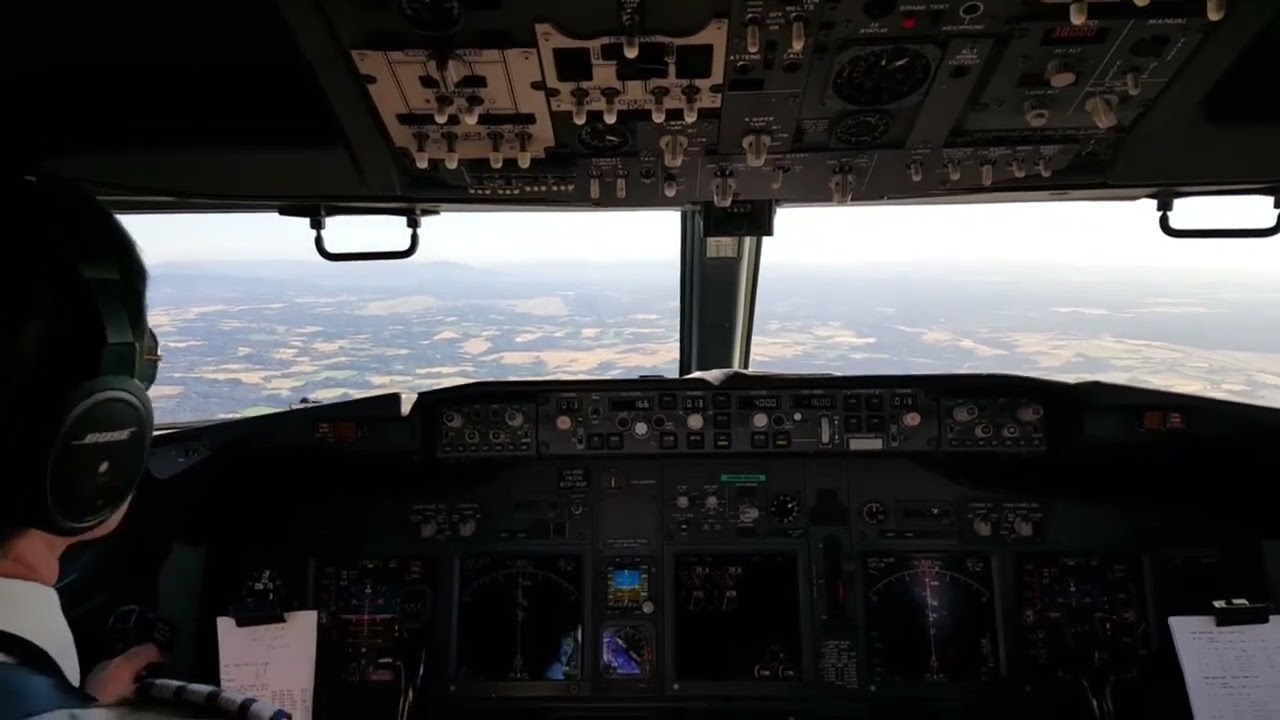 Cockpit video - SAS Boeing 737 - #aviation #cockpit #airport #jumpseat #sas #fly #aviation