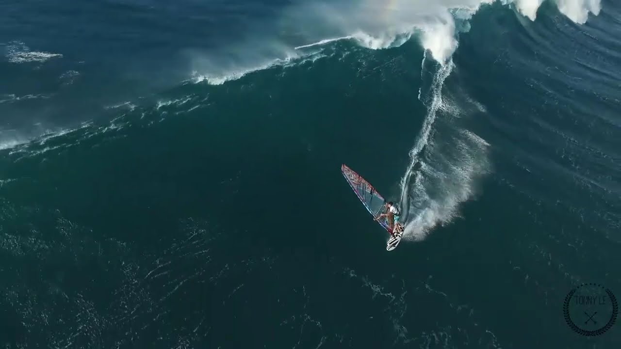 Windsurfing on the big waves in Hookipa, Maui