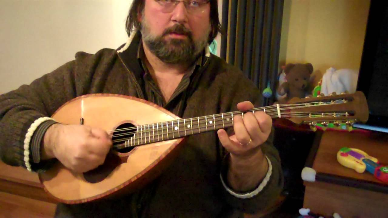 Maestro Luca MEreu play a MANDOLA Olivieri MACIOCCHI (funny)