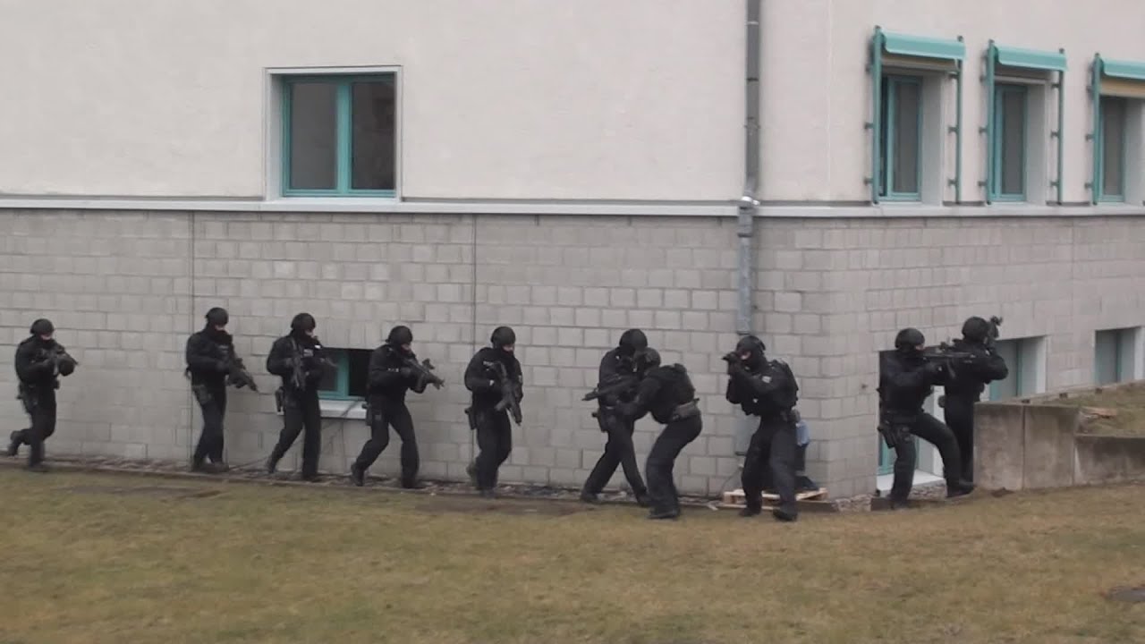Neue BFE+ - Einsatzvorführung -  Antiterroreinsatz in Blumberg + O-Ton