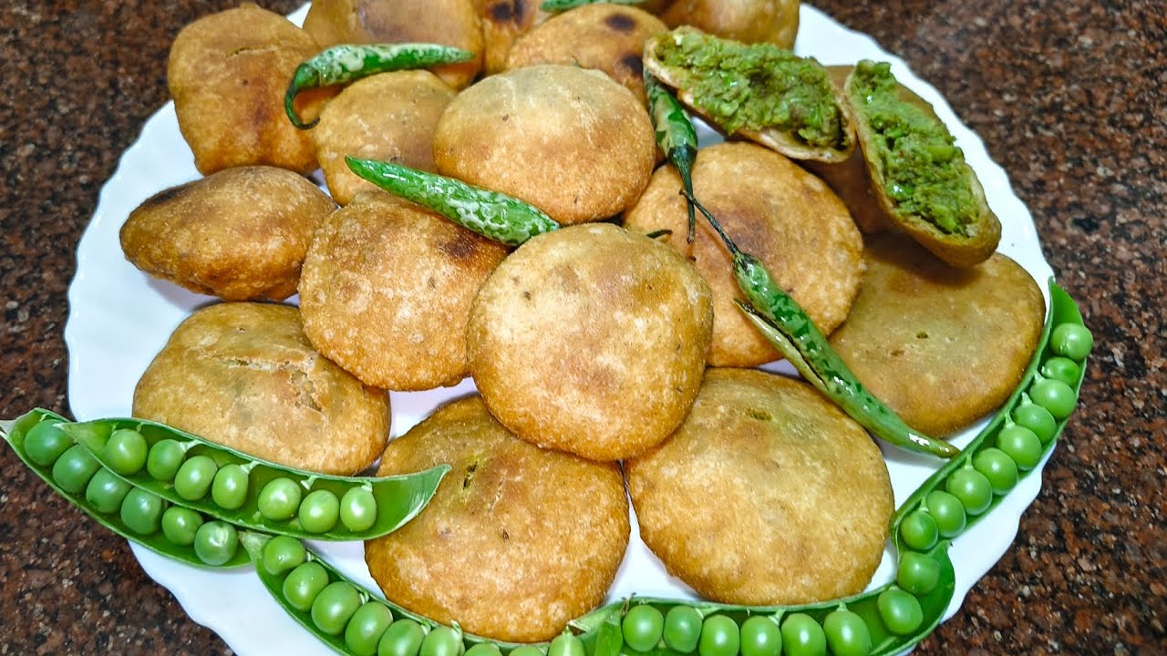 Hare matar ki Kachori 🫛🫛 🫛🥳 #kachori #trending #harematarkirecipe #youtubevideo #recipe #winterspeci