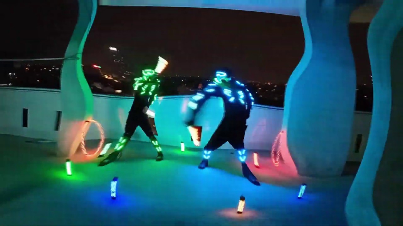 Osama Halley | Biểu Diễn Poi Led Team