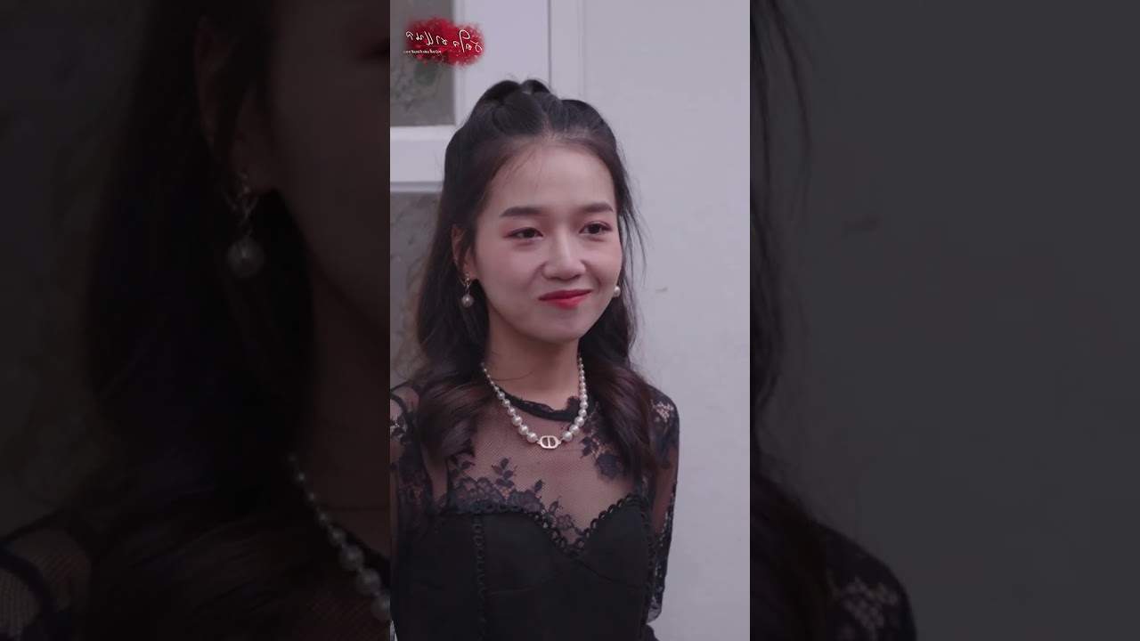 เขาเป็นท่านประธานบริษัทของเรา พวกแกตาต่ำมองไม่ออกหรือไง ถึงได้มาดูถูกท่านประธาน สีเขียว มีเดีย