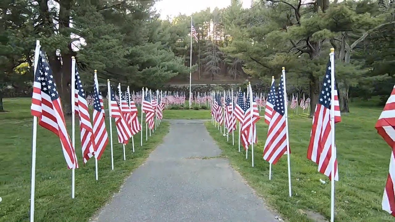 Setting Up Memorial Day Flag Display in Massachusetts / AdamHelper Memorial Day 2021