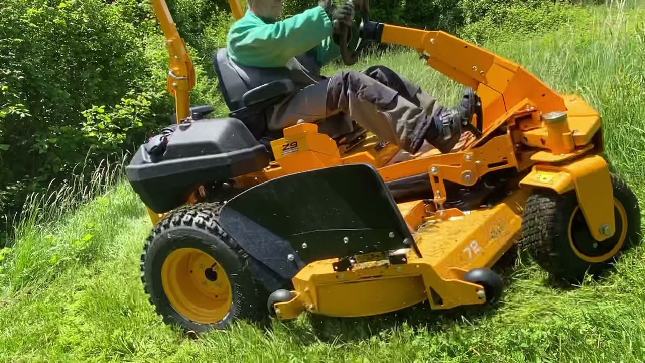 CUB CADET Z9 ALLESTITA CON KIT MULCHING - Prova di taglio su erba alta e bagnata in pendenza