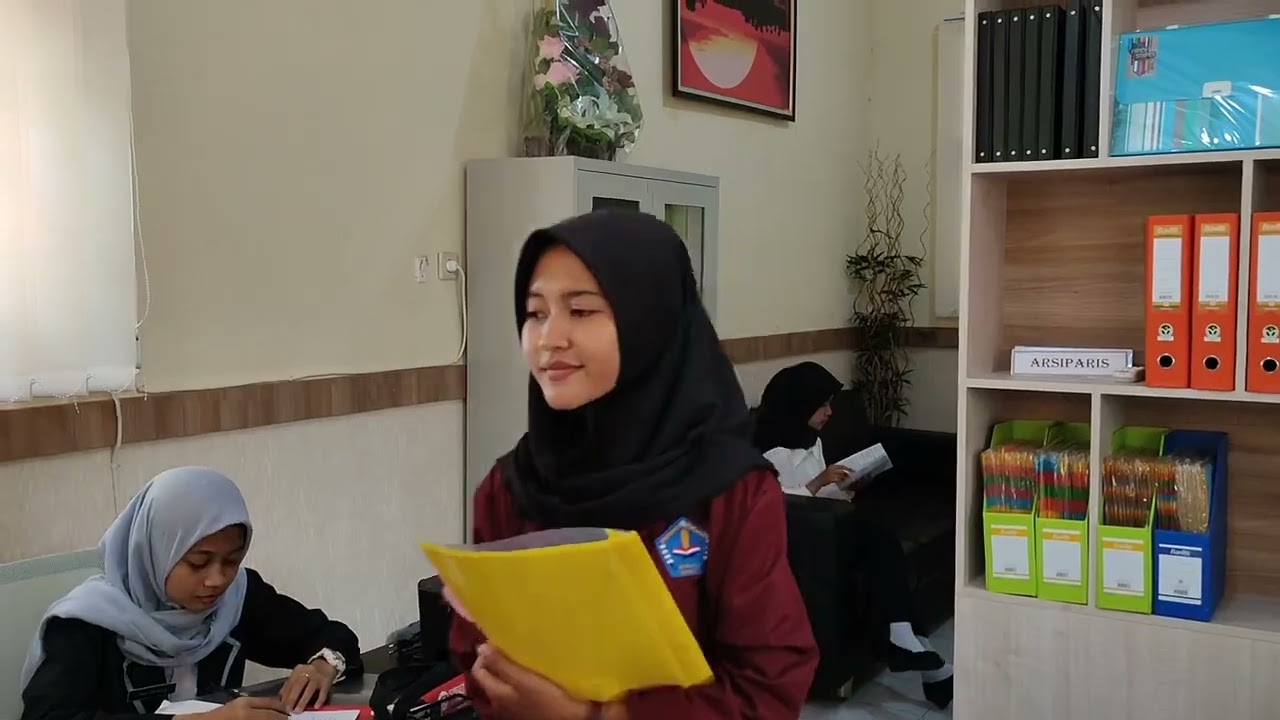 Simulasi Penerimaan Tamu Kantor//XII OTKP 2//SMK N 1 Boyolali