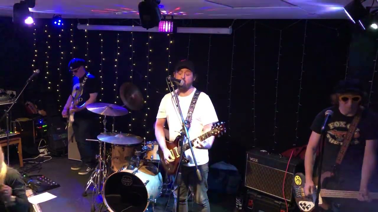 Jonny and The Radars at The Ashton Jubilee Club 6/2/26 ( Bad Case Of Lovin You )