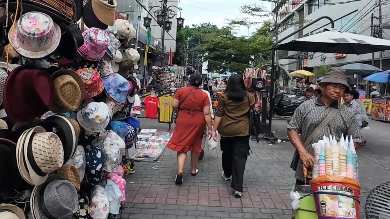 Jalan Dalem Kaum Bandung, Selalu Ramai Pedagang & Pembeli