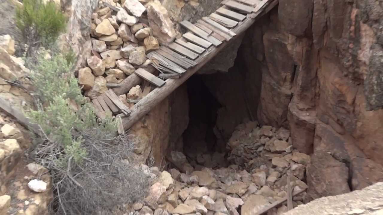 Roaming Rich - Searching for the Death Cave at Two Guns Arizona - Route 66 - PART 2
