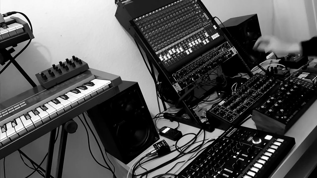 Thursday live Techno Jam 17032022 roland tr8s jx8p moog dfam dsi mopho x4 Behringer pro1