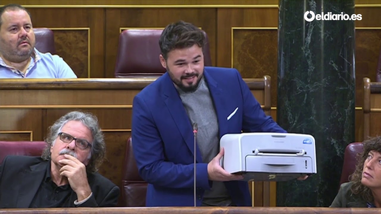 Gabriel Rufián saca una impresora en la sesión de control al Gobierno: 
