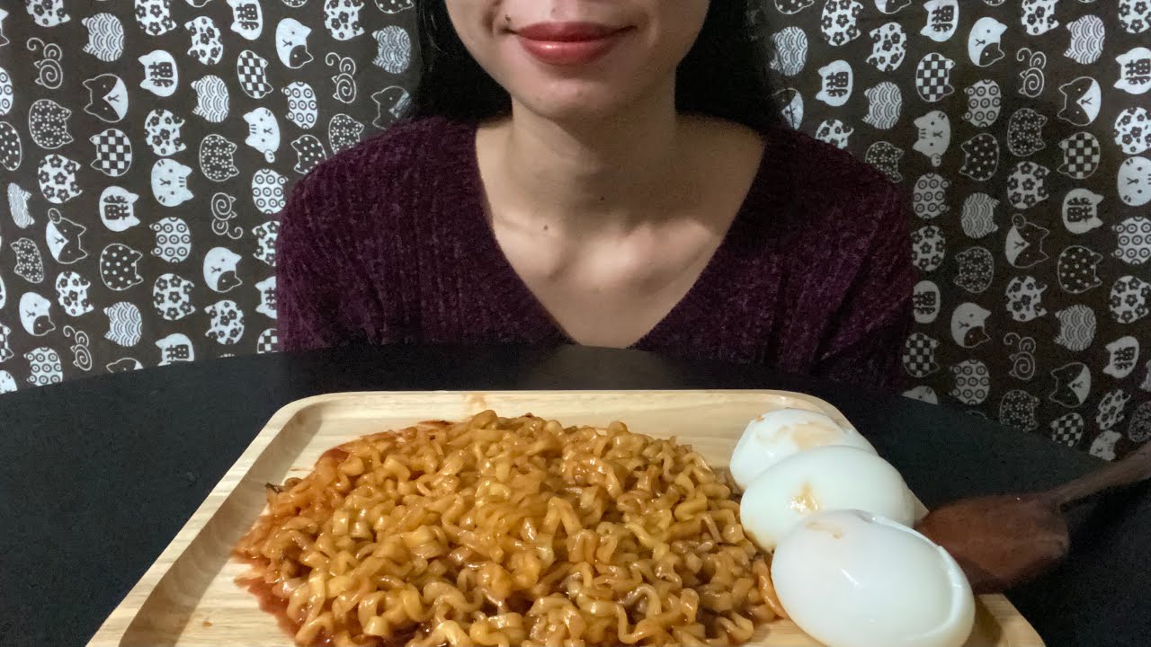 Korean Spicy Noodles + Eggs | ASMR Eating Sounds | Foodaholic ASMR