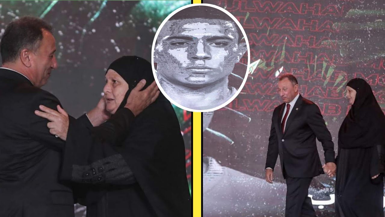 لحظة تكريم والده محمد عبدالوهاب ف احتفال الأهلي بالنجمة العاشرة