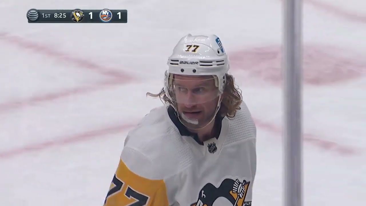 Big Jeff Carter Obliterates Two New York Islanders With Hits